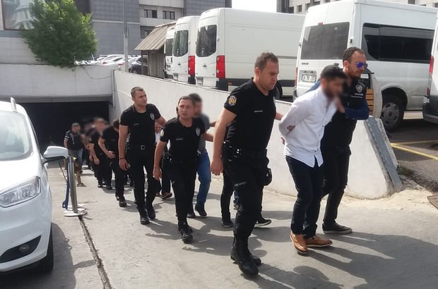 Yasadışı silah ve uyuşturucu ticareti yapan çeteye operasyon