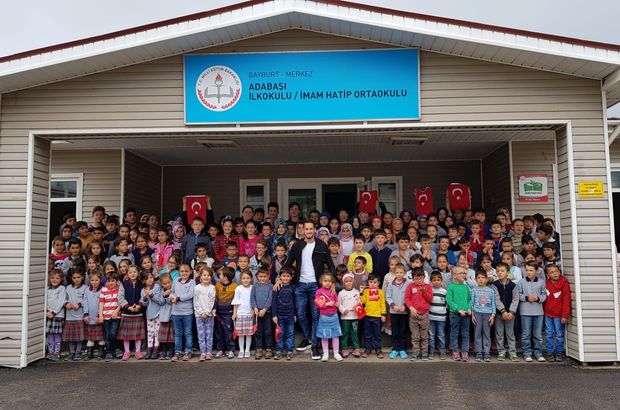 Hakan Çalhanoğlu, Bayburt'ta öğrencilerle bir araya geldi