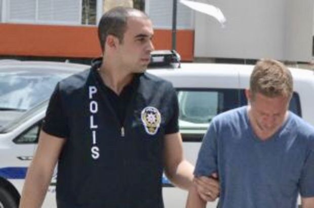 KKTC'de, Türk bayrağını indirme girişiminde bulunan 2 kişi tutuklandı