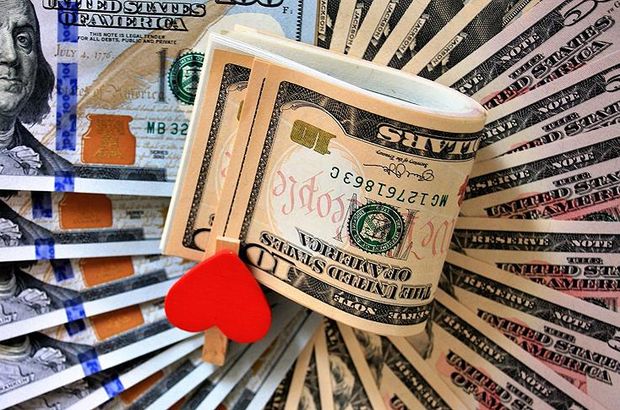 Çinli aşıktan sevgilisine 52 bin dolarlık para buketi
