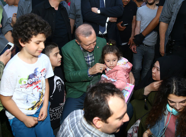 Cumhurbaşkanı Erdoğan'dan Zeytinburnu Sahili'den iftarı bekleyenlere sürpriz