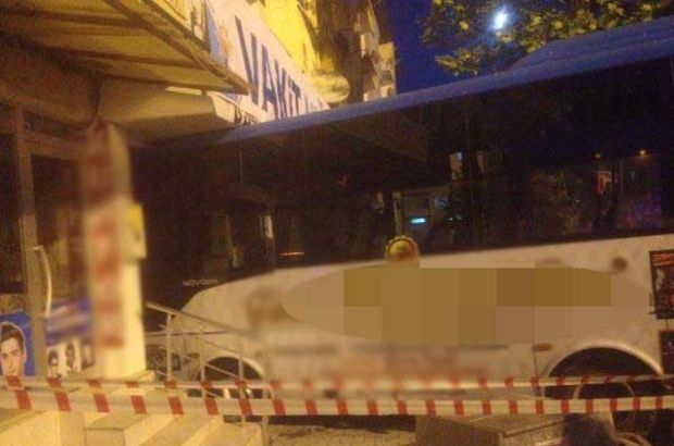 Niğde'de halk otobüsü, AK Parti seçim bürosuna daldı