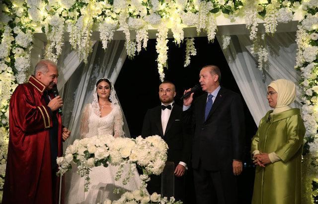 Gökhan Töre ve Esra Bilgiç Yunan adalarında tatil yapıyor