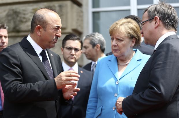 Dışişleri Bakanı Mevlüt Çavuşoğlu Almanya'da konuştu!