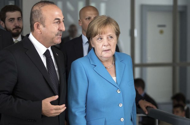 Son Dakika: Merkel'den Erdoğan'a Almanya daveti!