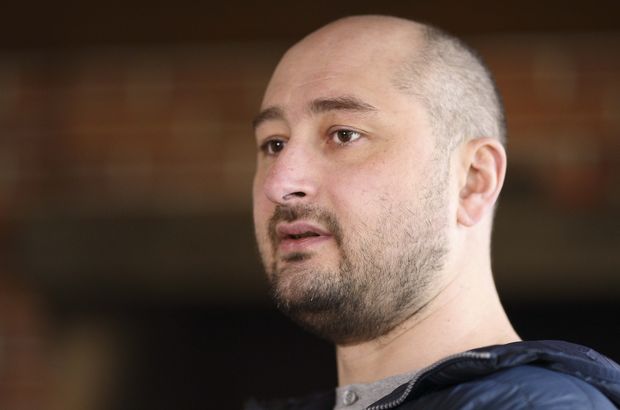Rus gazeteci Arkady Babchenko Ukrayna’da öldürüldü