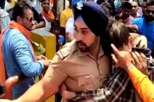 ‘Aşk cihatçısı’ Müslüman genci linçten kurtaran Hindu polise ölüm tehditleri