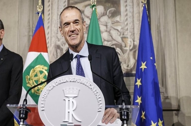 İtalya'da hükümet düğümü çözülüyor: Cottarelli istifa etti, görev yeniden popülistlere geçiyor
