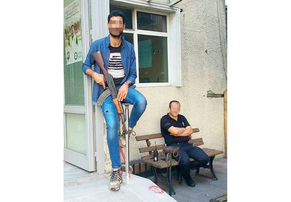 İstanbul’da karakolda skandal olay! Kimliği belli oldu - Resim : 1