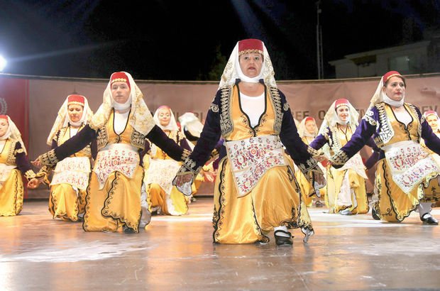 Gaziemir’de Halk Dansları Gecesi