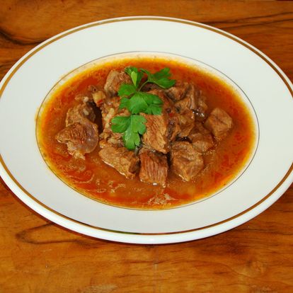 Patatesli Et Yemegi Gulasch Nur Mutfagi