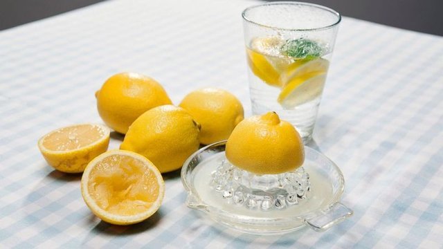 İşte limonlu su içmenin mucizevi faydaları!