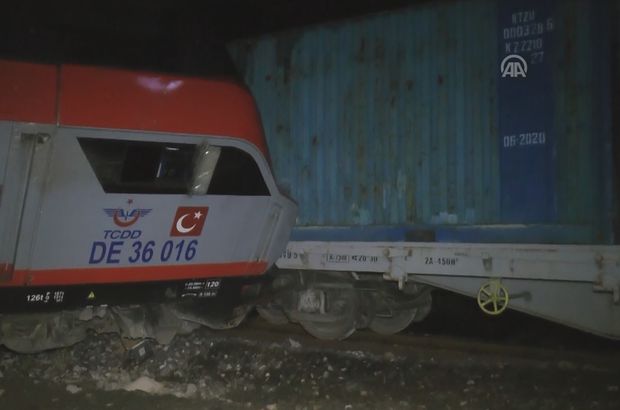 Erzincan'da yük treni raydan çıktı