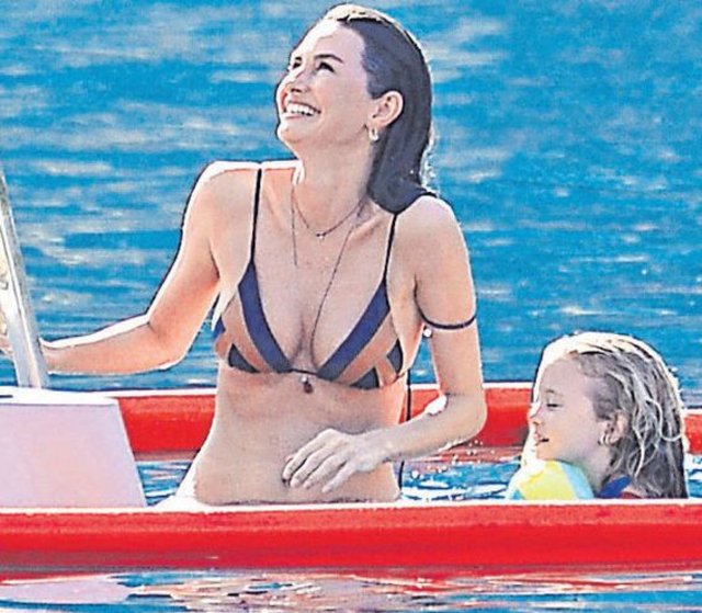 Yasemin Özilhan sezonu açtı - Magazin haberleri