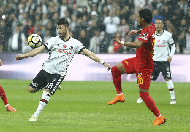 Beşiktaş son dakika transfer haberleri! Şenol Güneş kararını verdi! Oğuzhan Özyakup mu Tolgay Arslan mı satılacak?