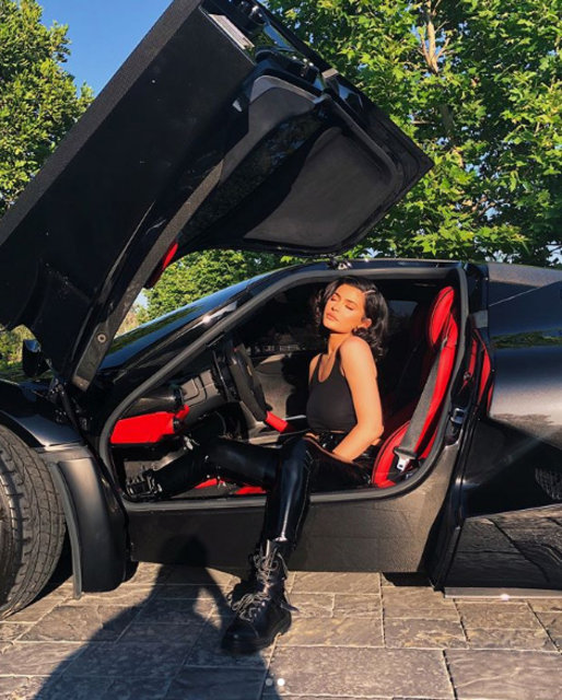 Kylie Jenner'dan Lamborghini ile paylaşım - Magazin haberleri