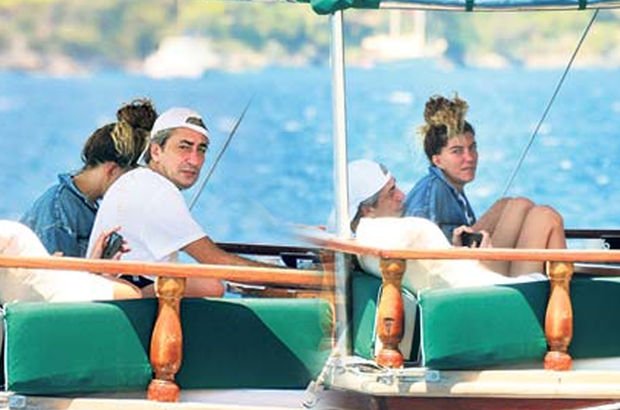 Erkan Petekkaya önceki gün Göcek'te tekne turu yaptı - Magazin haberleri