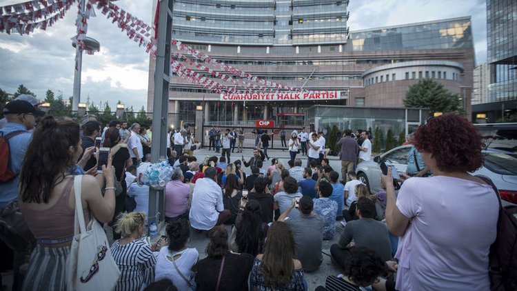 chp genel merkezi Ã¶nÃ¼nde eylem resim ile ilgili gÃ¶rsel sonucu