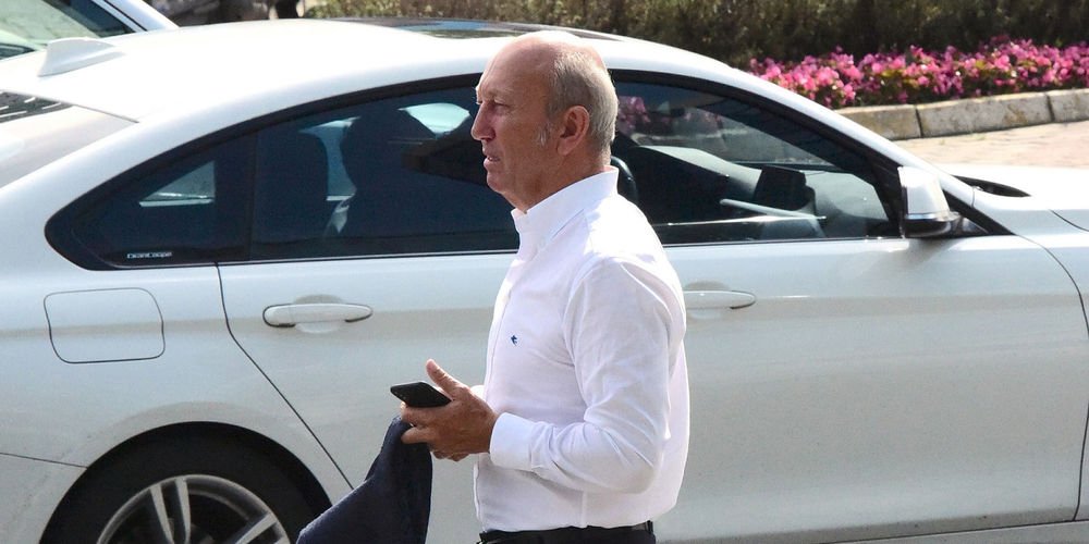 AVM'den toplantıya...