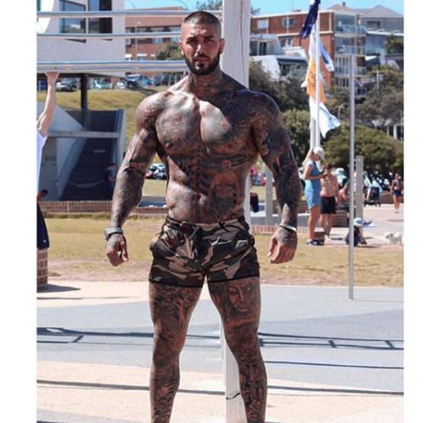 Müslüman asker Instagramı sallıyor Müslüman asker Instagramı sallıyor