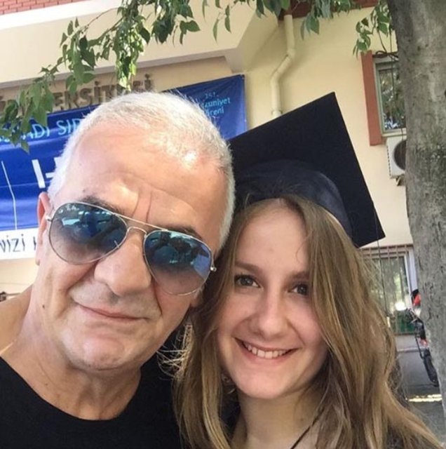 Zafer Algöz'ün kızı Ilgın Algöz mezun oldu - Magazin haberleri