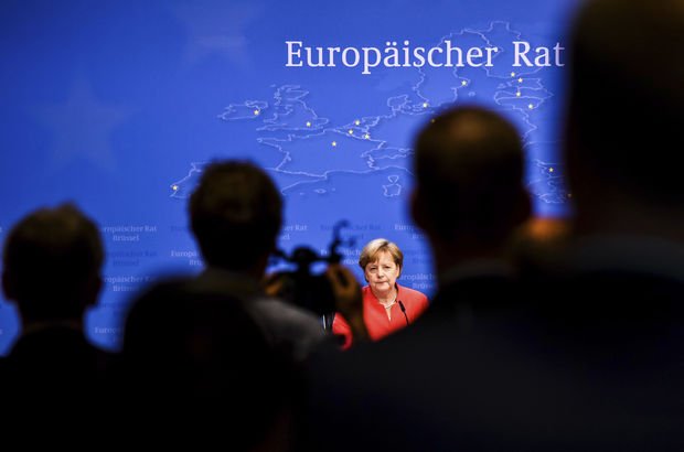 Merkel sığınmacı krizi konusunda koalisyon ortaklarını bilgilendirdi