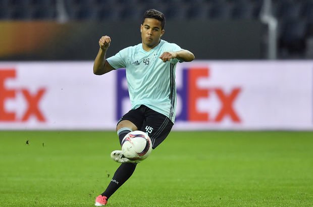 Roma Nin Yeni Transferi Justin Kluivert Abdelhak Nouri Nin Forma Numarasini Giyecek