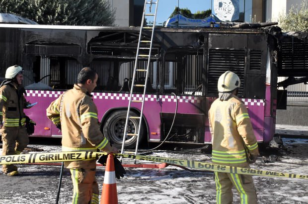 Üsküdar'da yolcu otobüsü alev alev yandı