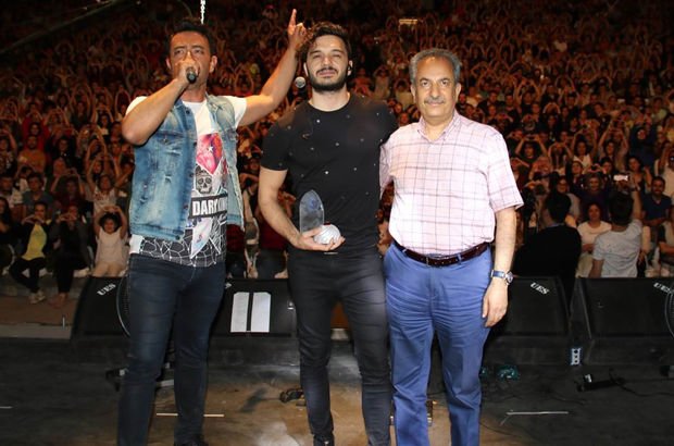 İlyas Yalçıntaş, Akşehir'de konser verdi