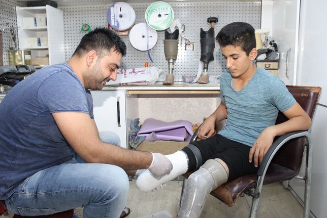 İsmail protez bacakla hayata bağlandı İsmail protez bacakla hayata bağlandı