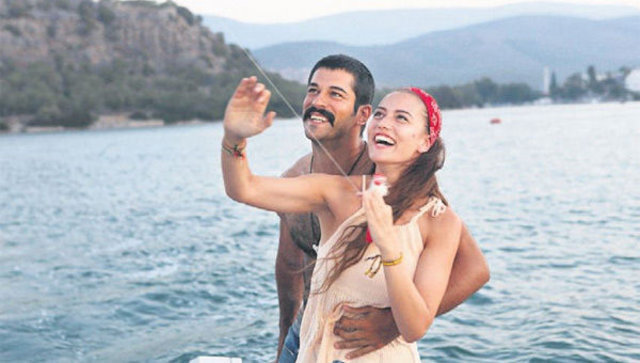 Fahriye Evcen'in eÅi Burak Ãzçivit reklamdan kazandı, arabaya yatırdı - Magazin haberleri