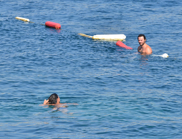 Berrak Tüzünataç ve sevgilisi Birkan Sokullu tatil sezonunu açtı