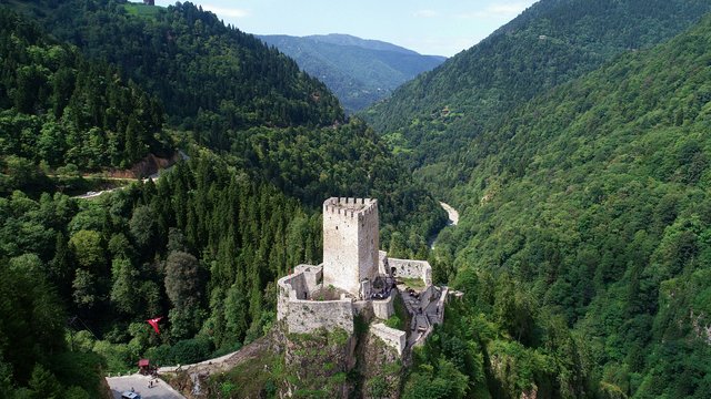 Zil Kale turistlerin ilgi odağı oldu