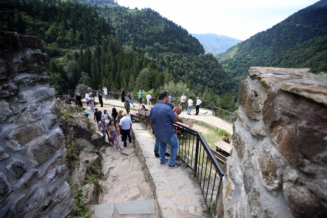 Zil Kale turistlerin ilgi odağı oldu