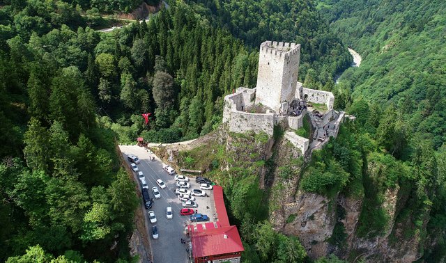 Zil Kale turistlerin ilgi odağı oldu