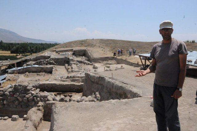 KÄ±nÄ±k HÃ¶yÃ¼k`te bir tapÄ±nak daha bulundu