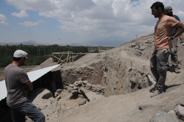 KÄ±nÄ±k HÃ¶yÃ¼k`te bir tapÄ±nak daha bulundu