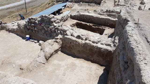 KÄ±nÄ±k HÃ¶yÃ¼k`te bir tapÄ±nak daha bulundu