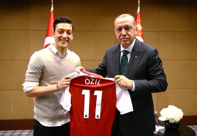 Mesut Özil'in kararı tüm dünyanın gündeminde!