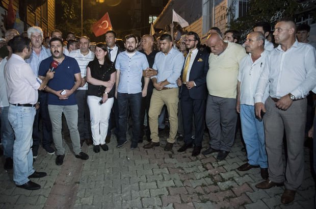 İYİ Partililerden Üsküdar'da 'Akşener nöbeti'