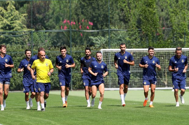 Fenerbahçe'de 1 günlük iznin ardından antrenmanlara başladı