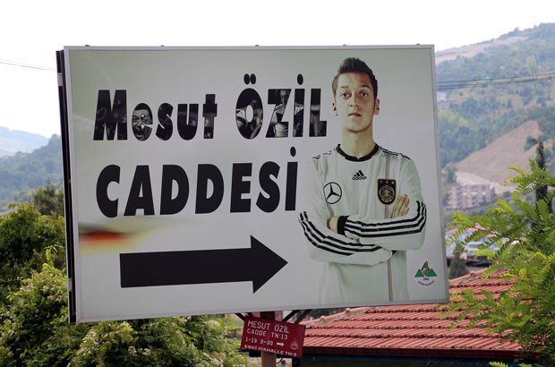 Mesut Özil'e Zonguldak'ın Devrek ilçesindeki hemşehrilerinden destek
