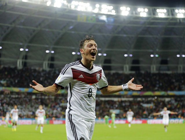 Mesut Özil'den Almanya'ya tarihi gol&hellip; Futbol Haberleri