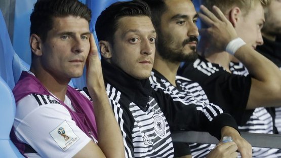 Almanya, Mesut Özil'i konuşuyor! Türk Milli Takımı'nda oynayabilir mi?