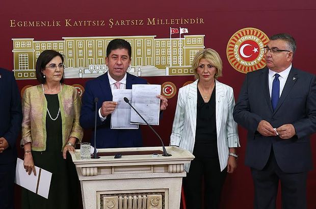 Son dakika.... CHP'li Yaşar Tüzün: Kurultay için yeterli imzayı topladık