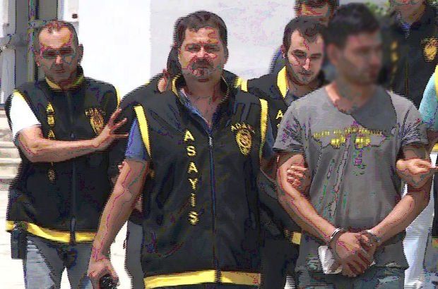 Adana'da otomobil aküsü çalan 2 kişi yakalandı