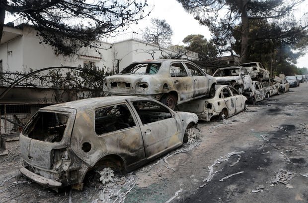 Yunan politikacılara yangın tepkisi: Fotoğrafları gazetelerde olmayacak!