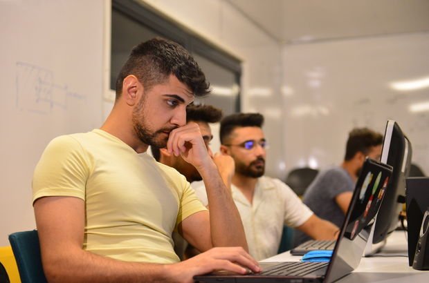 Bakan üniversite öğrencilerinin internet sorununu çözdü