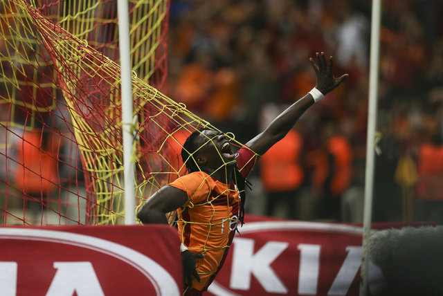   Last minute earthquake at Gomis in Galatasaray! 