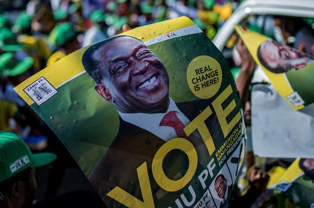 Zimbabve'de 38 yıl sonra ilk kez Mugabe'siz seçim!